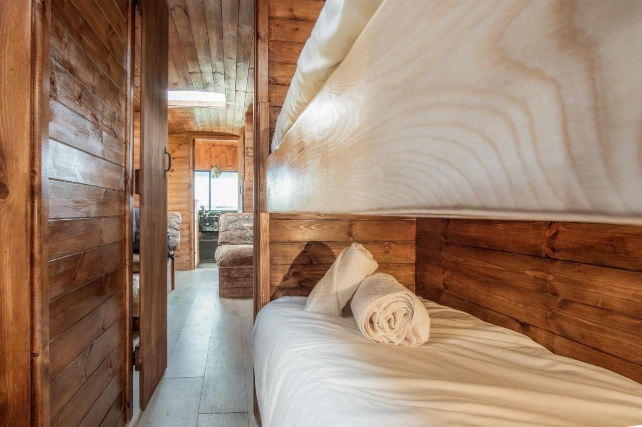 American School Bus - 1 Bedroom - Blossom Farm - Tiers Cross Johnston Zewnętrze zdjęcie