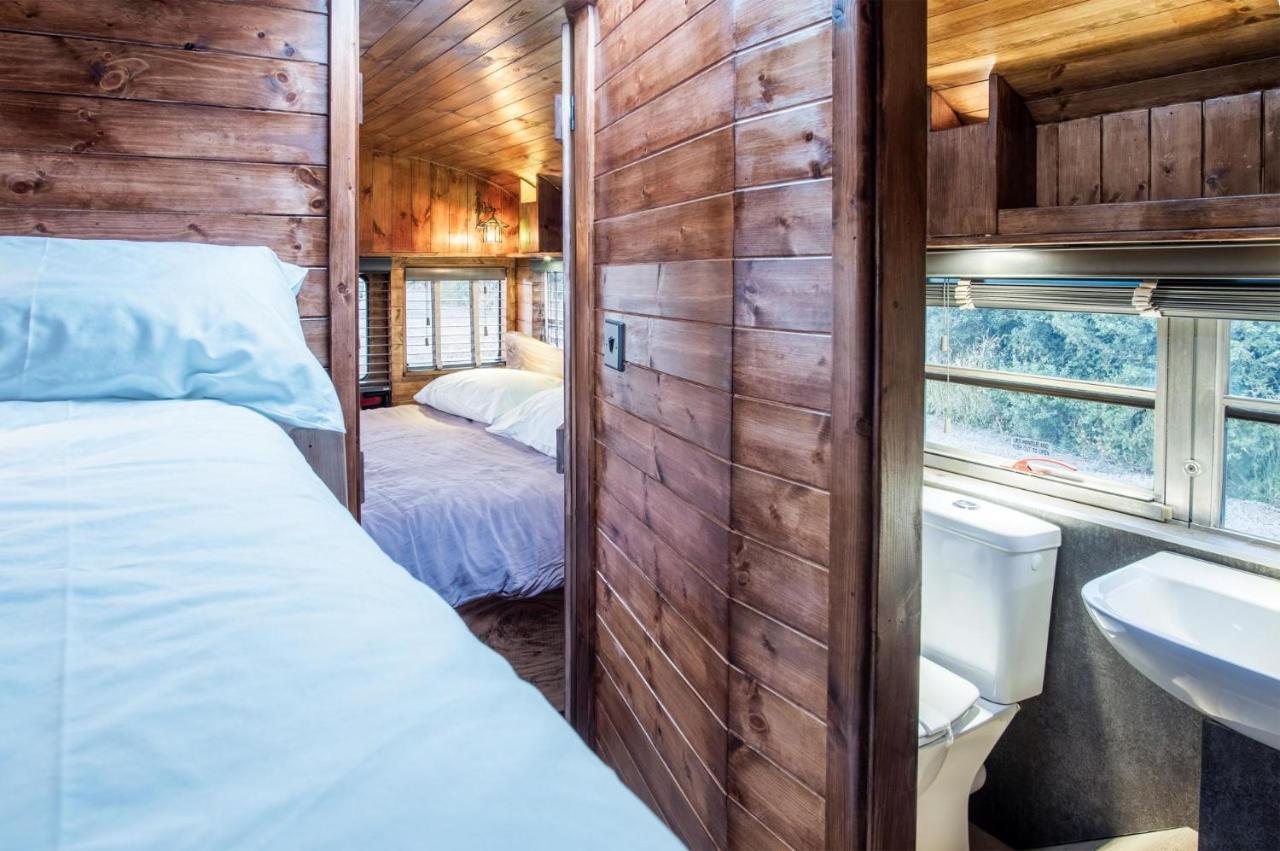 American School Bus - 1 Bedroom - Blossom Farm - Tiers Cross Johnston Zewnętrze zdjęcie