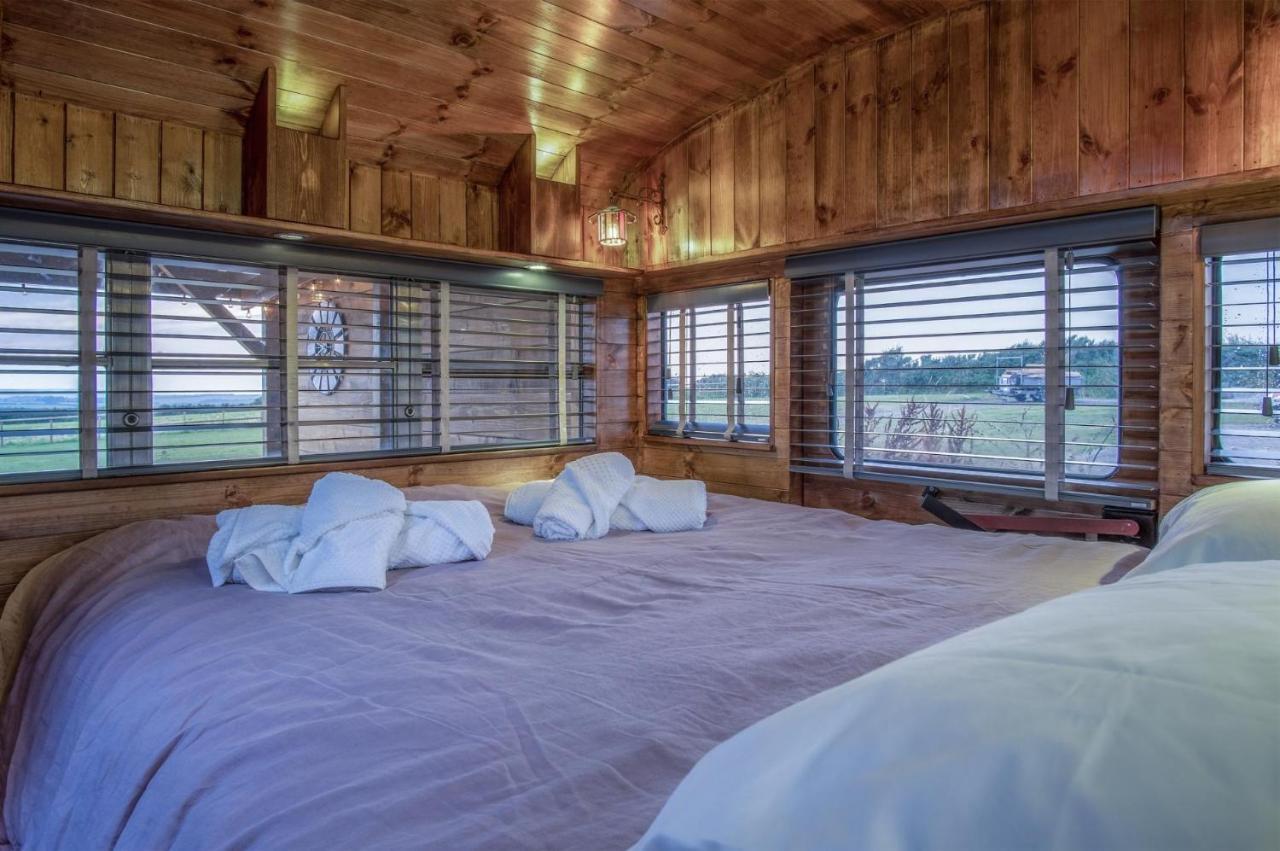 American School Bus - 1 Bedroom - Blossom Farm - Tiers Cross Johnston Zewnętrze zdjęcie