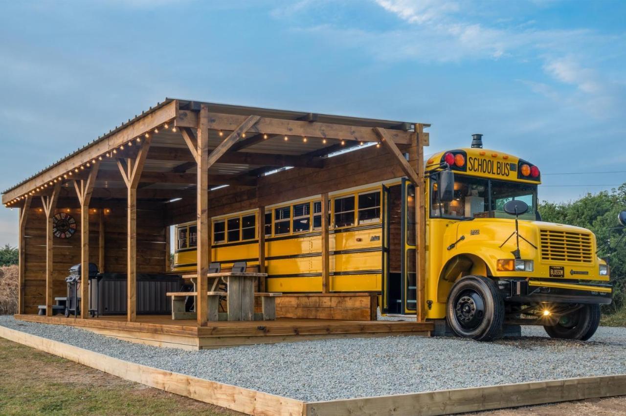 American School Bus - 1 Bedroom - Blossom Farm - Tiers Cross Johnston Zewnętrze zdjęcie
