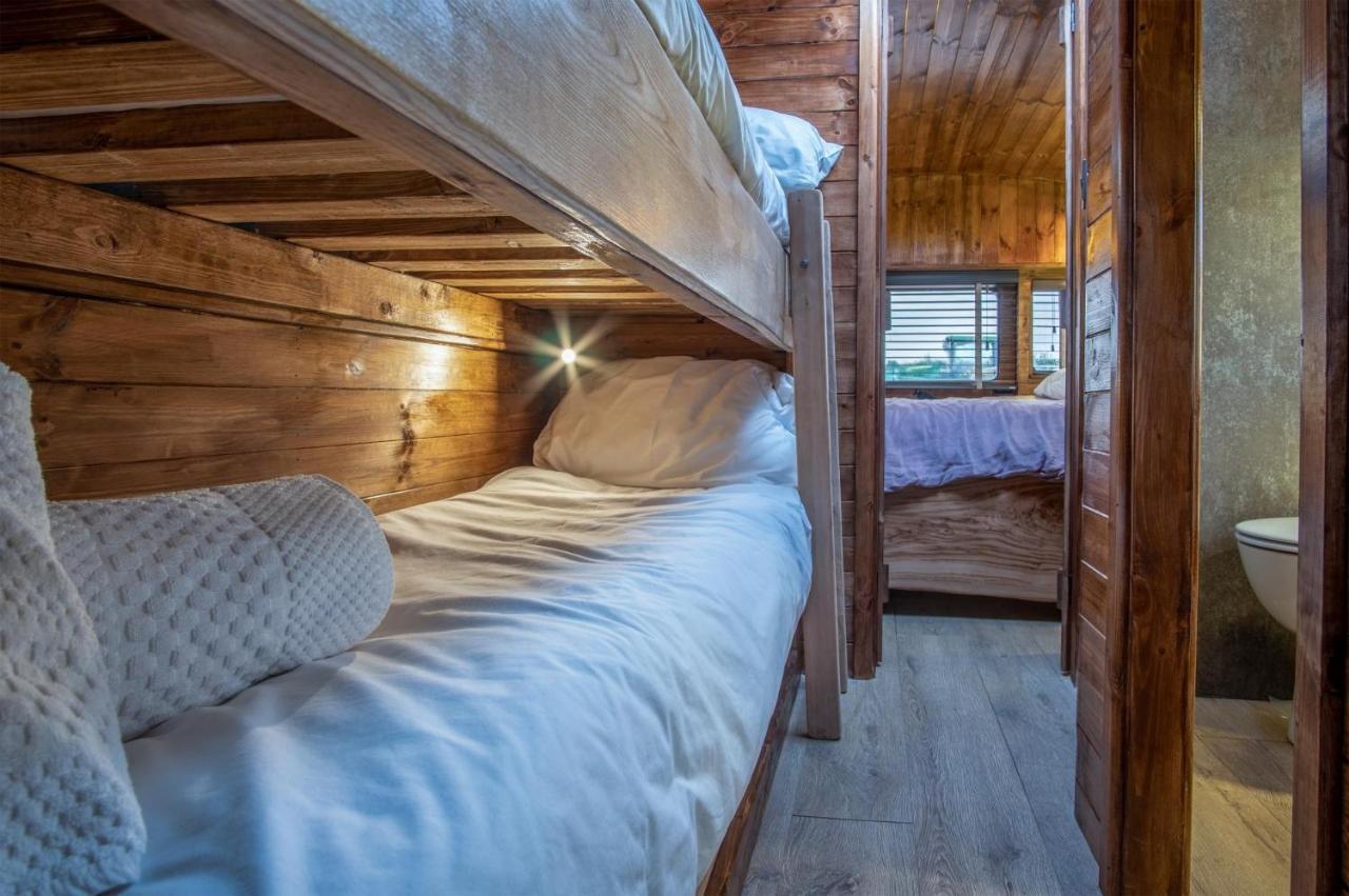 American School Bus - 1 Bedroom - Blossom Farm - Tiers Cross Johnston Zewnętrze zdjęcie