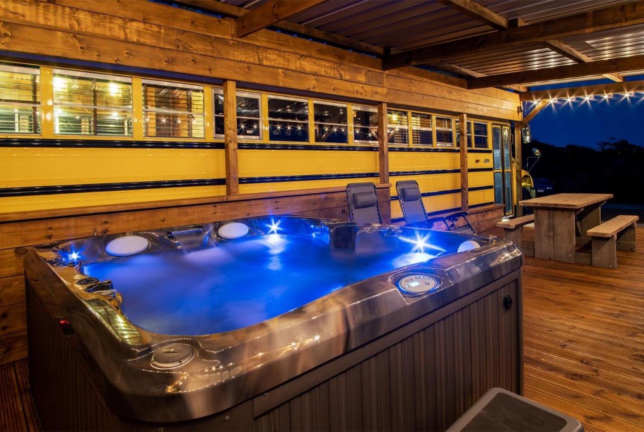 American School Bus - 1 Bedroom - Blossom Farm - Tiers Cross Johnston Zewnętrze zdjęcie