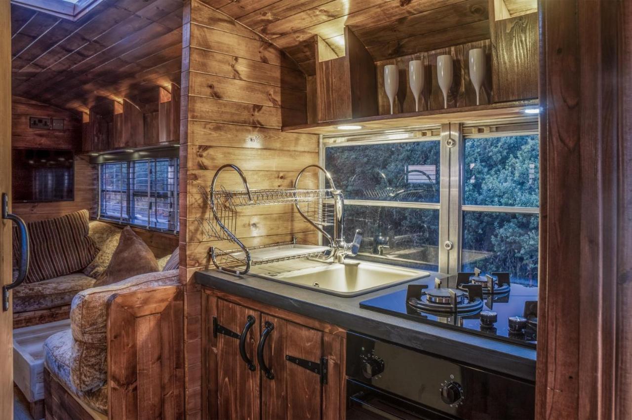 American School Bus - 1 Bedroom - Blossom Farm - Tiers Cross Johnston Zewnętrze zdjęcie