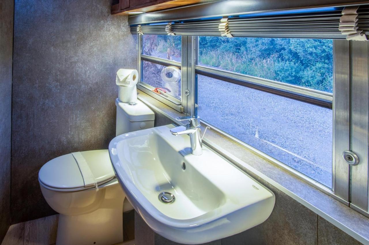 American School Bus - 1 Bedroom - Blossom Farm - Tiers Cross Johnston Zewnętrze zdjęcie